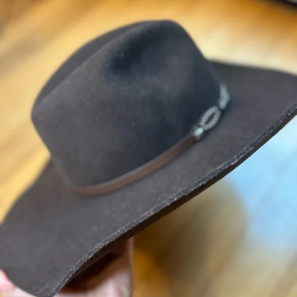 Cowgirl Cowboy Western Felt Hat with star studded band - Picture 7 of 9